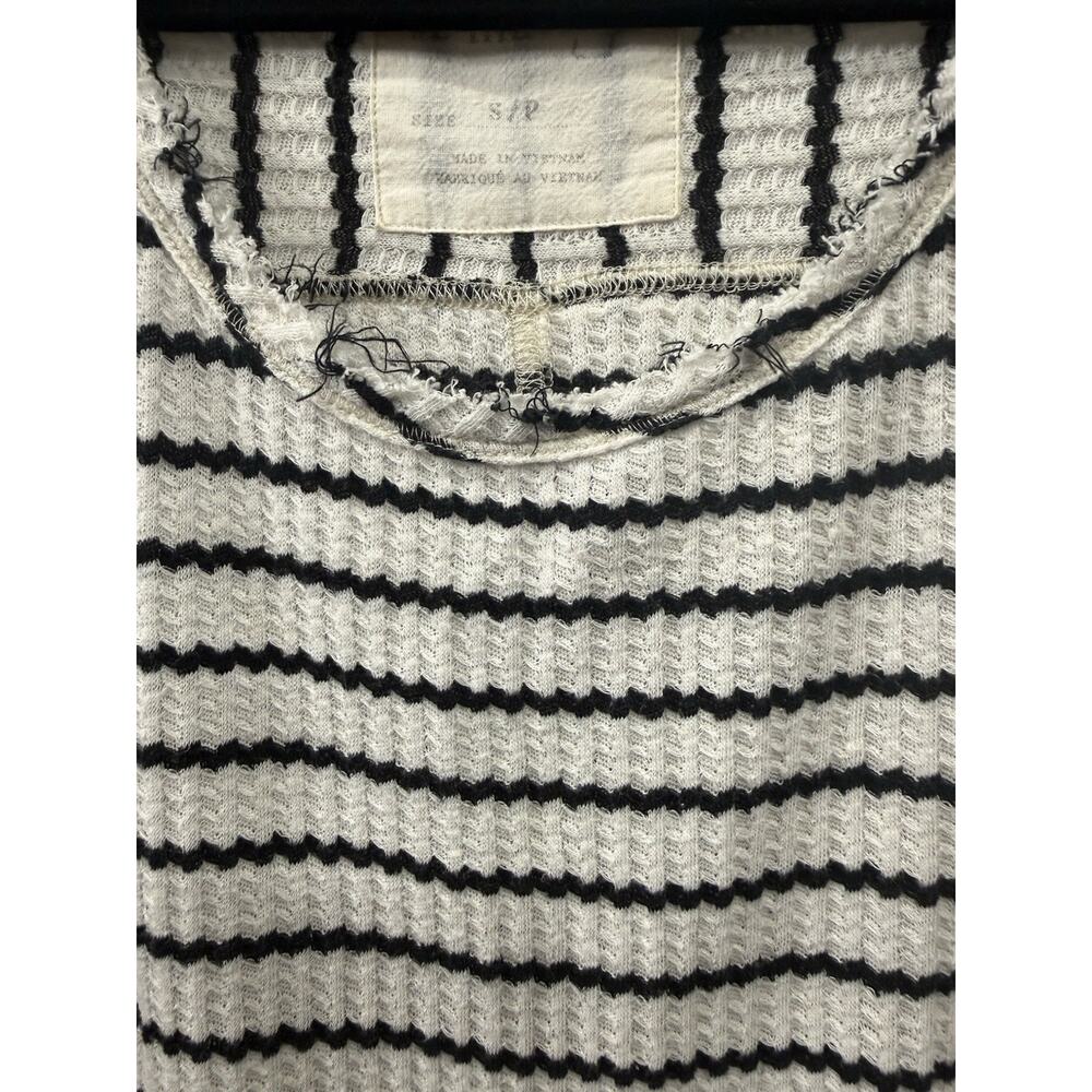 We The Free Auntie Em Thermal Top S/P Black White Boxy Peplum Raw Edge Coastal - Picture 4 of 11